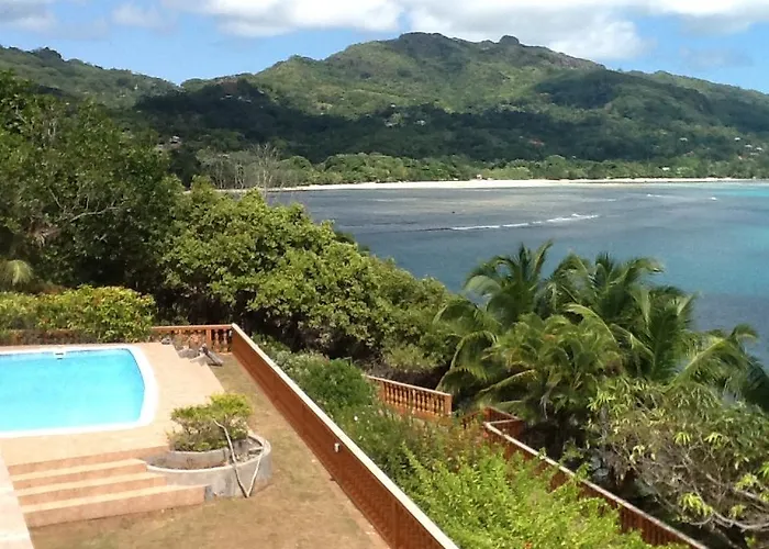 Bay View Apartment *