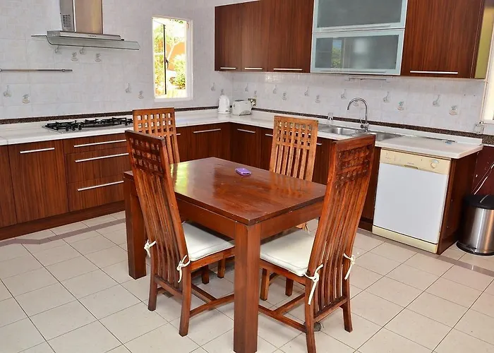 Bay View Apartment *